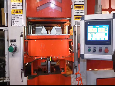 Sand mold automatic molding equipment