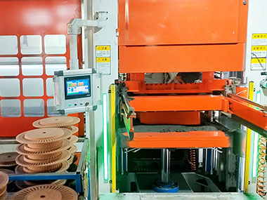 Sand molding machine