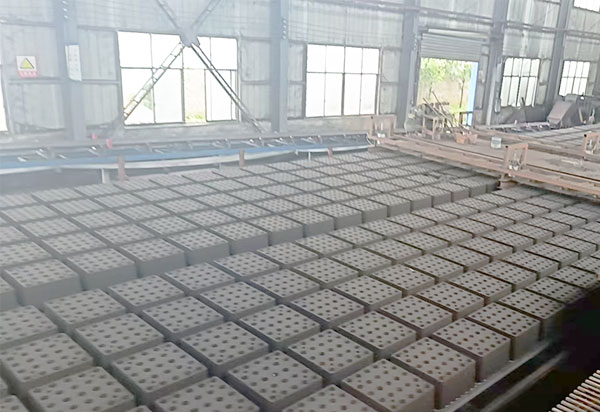 Green sand molding machine used for producing crankshaft castings