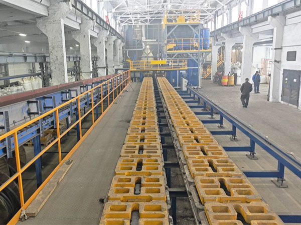 The automated foundry molding line is applied to the casting production of cast iron grates