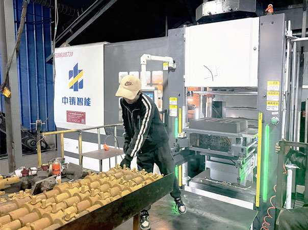 Automated casting molding machine is used in the casting molding production of valve and pipe fittings
