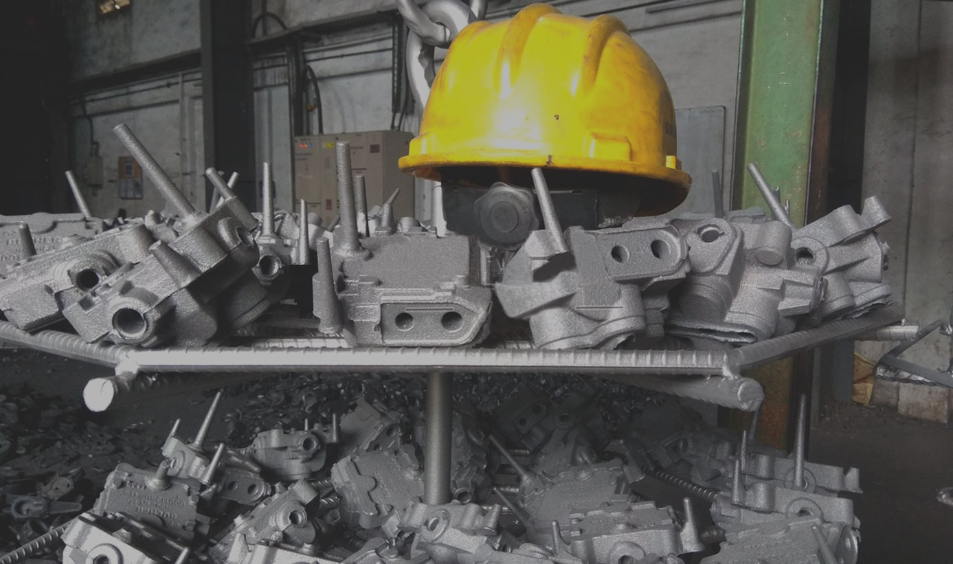 Pig iron casting and molding equipment