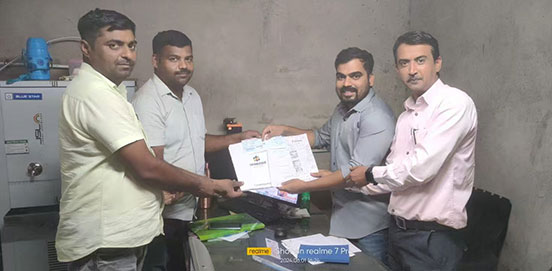 Group photo of Indian agents and customers Group photo of Indian agents and customers