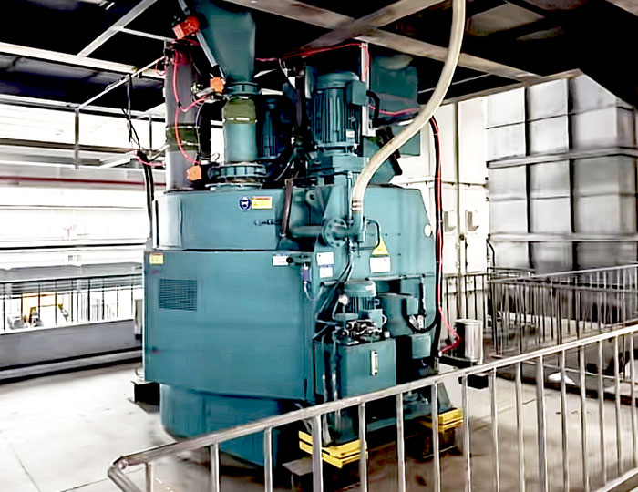 Casting sand mixing machine